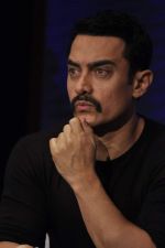 Aamir Khan at Star TV_s new show announcement in Taj Land_s End on 22nd Oct 2011 (41).JPG